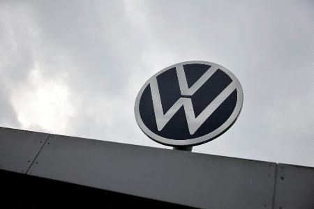 　フォルクスワーゲン（ＶＷ）のロゴ＝２０２４年１０月、ドイツ・ウォルフスブルク（ロイター＝共同）