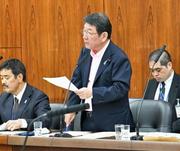 　参院外交防衛委員会で答弁する茂木外相（中央）＝１８日午後