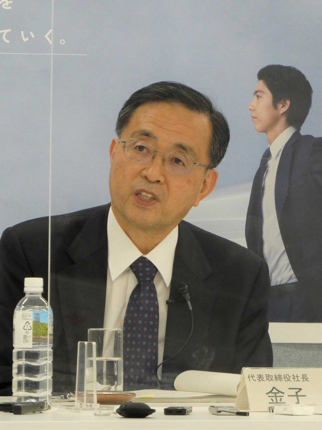 記者会見する金子慎社長＝名古屋市中村区、ＪＲ東海本社