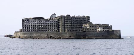 　世界遺産「明治日本の産業革命遺産」を構成する長崎市の端島（通称・軍艦島）＝５月