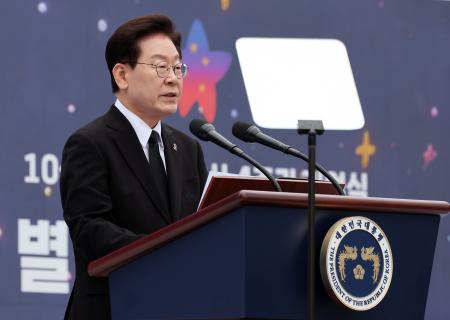 　梨泰院の雑踏事故４年の追悼式で発言する韓国の李在明大統領＝２９日、ソウル（聯合＝共同）