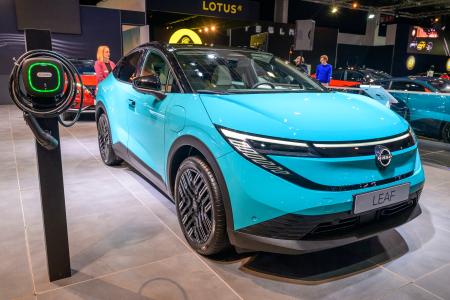 　ブリュッセルの自動車ショーに展示された日産自動車のＥＶリーフ＝１月（ゲッティ＝共同）