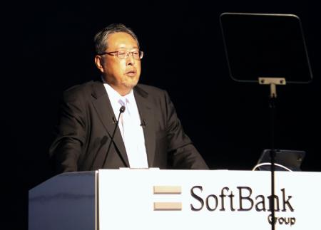 　決算について記者会見するソフトバンクグループの後藤芳光ＣＦＯ＝６日午後、東京都港区