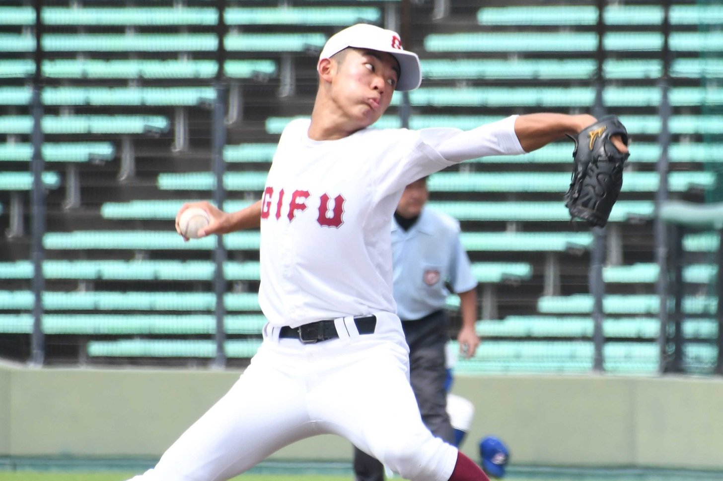 岐阜第一×岐阜＝先発した岐阜の鷲見＝長良川