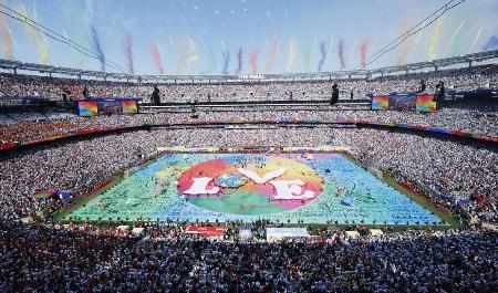　サッカーＷ杯決勝のスペイン―アルゼンチン戦で実施されたハーフタイムショー＝１９日、ニューヨーク