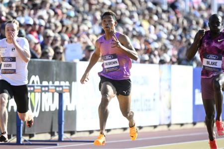 　男子１００メートル予選で力走するサニブラウン・ハキーム（中央）＝トゥルク（Ｌｅｈｔｉｋｕｖａ提供・ＡＰ＝共同）