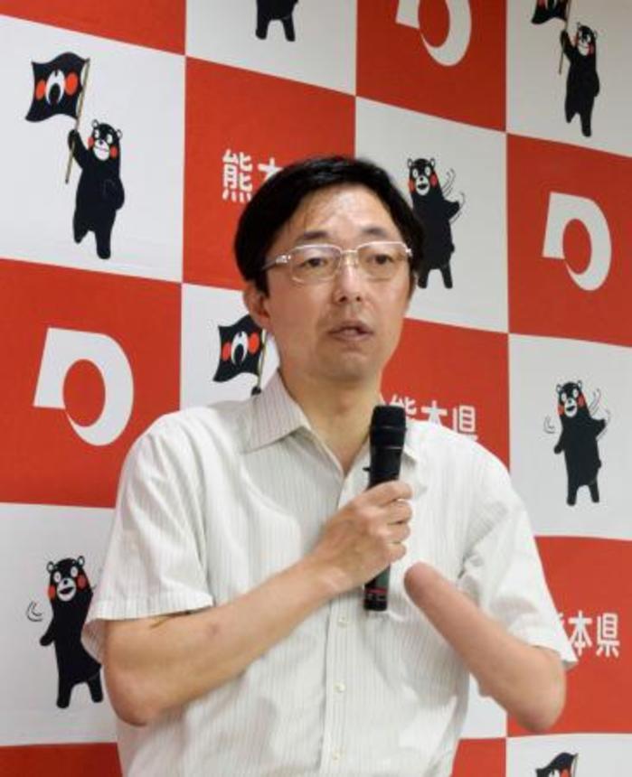　記者会見する熊本県の木村敬知事＝１４日午前、熊本県庁