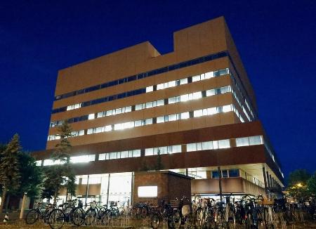 　北海道旭川市役所＝２５年９月