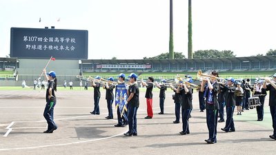 開会式のリハーサルで、当日の流れを入念に確認する高校生＝長良川
