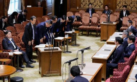 　選挙運動に関するＳＮＳ対策の法改正案を可決した参院政治改革特別委＝１０日午後