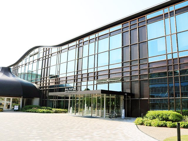 みんなの森ぎふメディアコスモス＝岐阜市司町