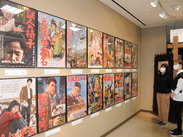 大映と日活の映画ポスターを飾った企画展＝羽島市竹鼻町、市歴史民俗資料館・映画資料館