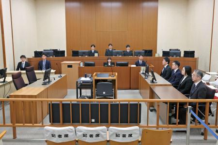 　北海道・知床半島沖の観光船沈没事故で、運航会社社長桂田精一被告の初公判が行われた釧路地裁の法廷＝１２日午前（代表撮影）