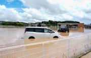 　大雨で水に漬かった千葉県大網白里市内＝１４日午前１１時２４分