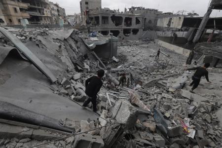　イスラエル軍の空爆で破壊されたパレスチナ自治区ガザ北部ジャバリヤの学校＝１２日（ゲッティ＝共同）