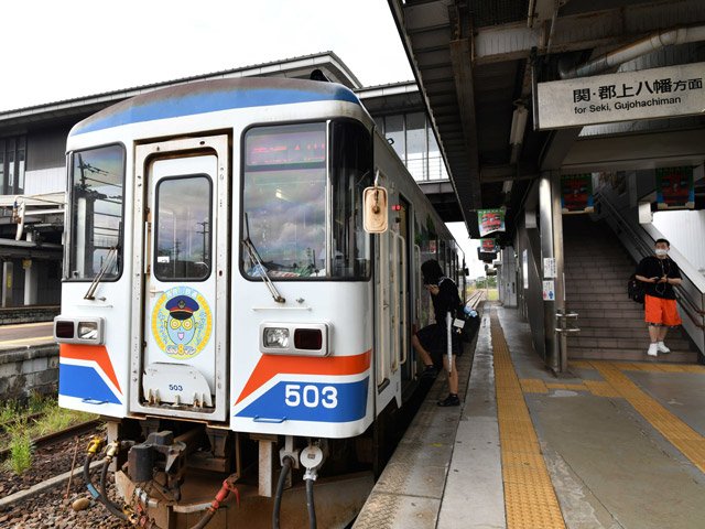 耕作たちはここから郡上市の相生駅ならぬ「愛生」駅　へ向かった＝美濃加茂市太田町、長良川鉄道美濃太　田駅