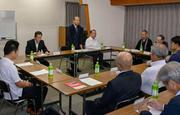 　来年の「西大寺会陽」で宝木の争奪戦実施を見送ることを決めた奉賛会の会合＝２０日午後、岡山市