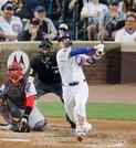 　カージナルス戦の５回、２５号ソロを放つカブス・鈴木＝シカゴ（共同）