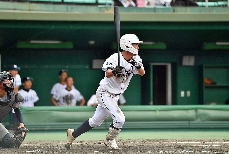 大垣工×大垣西＝９回表大垣西１死三塁、伊藤駿が中前適時打を放つ＝長良川球場