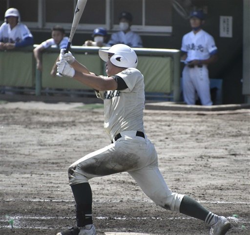 羽島北×長良＝５回表、この日３打点目となる中犠飛を放つ長良の国江＝プリニー