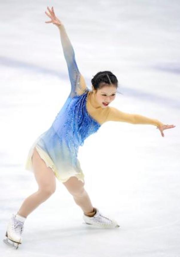 　女子フリー　演技する河辺愛菜＝山新スイミングアリーナ