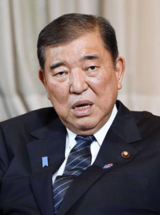 　インタビューに答える石破首相