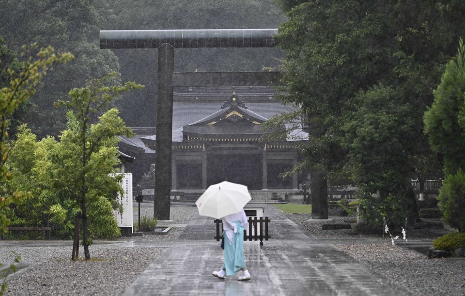 台風７号接近で終戦の日の慰霊式典が中止になった＝１５日午前９時３１分、岐阜市御手洗、岐阜護国神社