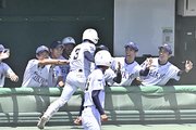 大垣日大×帝京大可児＝６回裏、同点に沸く帝京大可児ベンチ＝長良川