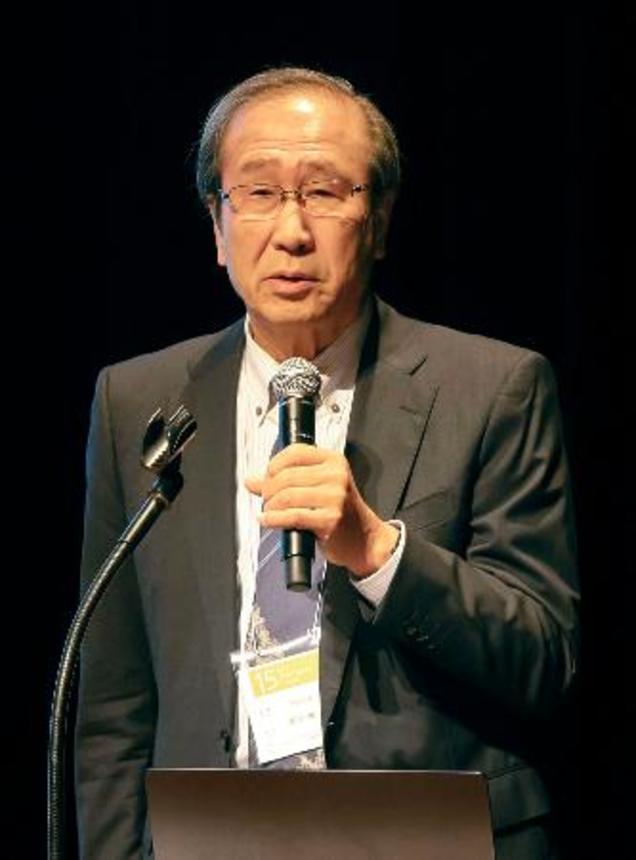 　講演する北川進京都大特別教授＝２２日午前、東京都江戸川区