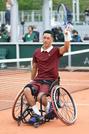 　車いすの部男子シングルス準々決勝で勝利した小田凱人＝パリ（共同）