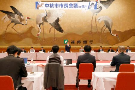 　福井市で開催された中核市市長会議＝３１日午前