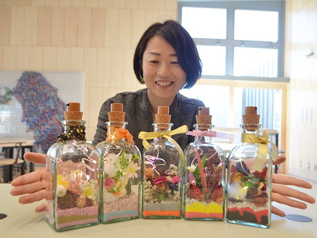 当日芝生の広場に並べられる華やかなランタン＝関市平和通、せきてらす