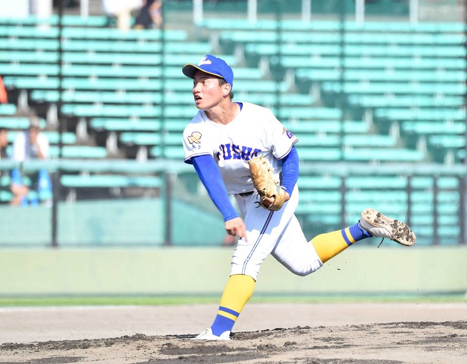 県岐阜商の森＝長良川