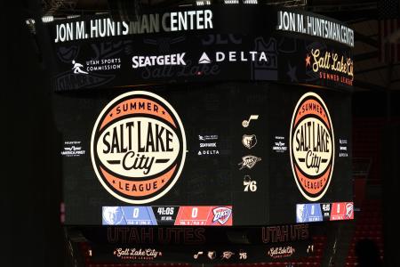 　ユタ州で開催のＮＢＡサマーリーグで、電光掲示板に表示されたロゴ＝５日、ソルトレークシティー（ＮＢＡＥ提供・ゲッティ＝共同）