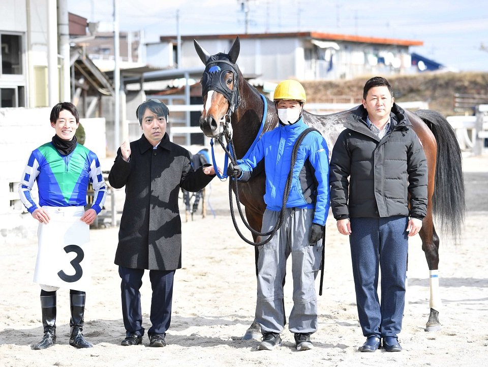 初勝利を挙げたオマタセシマシタ＝羽島郡笠松町若葉町、笠松競馬場