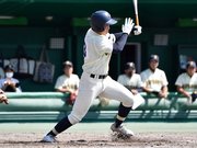 岐阜×市岐阜商＝４回裏市岐阜商２死三塁、横山が先制の左前適時打を放つ＝長良川