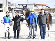 初勝利を挙げたオマタセシマシタ＝羽島郡笠松町若葉町、笠松競馬場