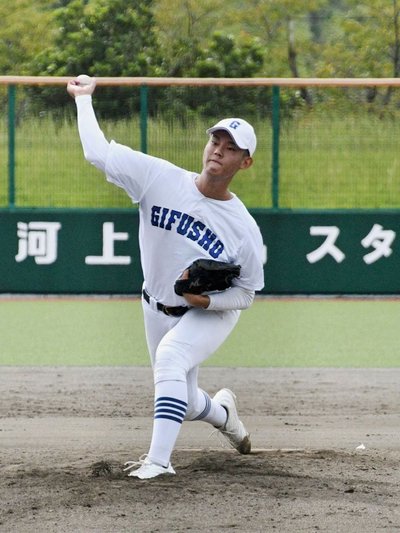 4回からリリーフし、1失点投球の県岐阜商浅野一惺