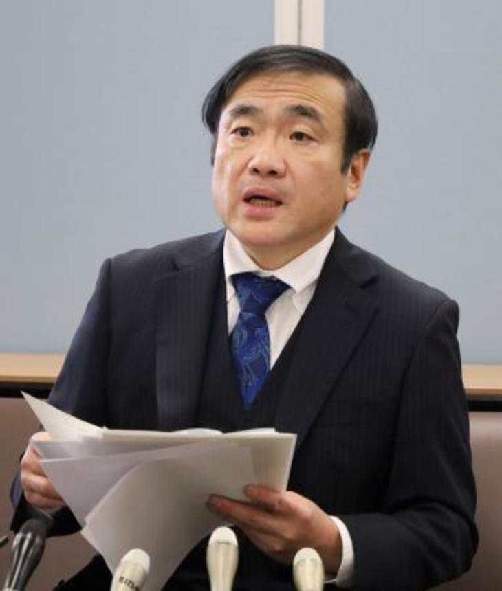 　記者会見する慈恵病院の蓮田健院長＝２９日午後、神戸市中央区