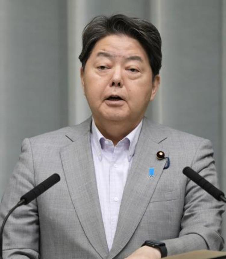 　記者会見する林官房長官＝２日午後、首相官邸