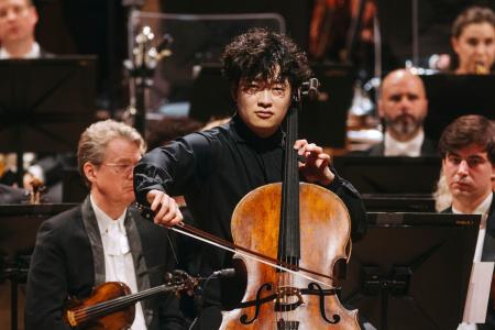 　最終選考で演奏する北村陽さん＝５月２６日、ブリュッセル（（Ｃ）Ａｌｅｘａｎｄｒｅ　ｄｅ　Ｔｅｒｗａｎｇｎｅ、エリザベート王妃国際音楽コンクール提供・共同）