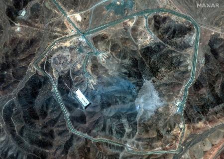 　米国の攻撃を受けた後のイラン中部フォルドゥの衛星写真＝２２日（ＭＡＸＡＲ　ＴＥＣＨＮＯＬＯＧＩＥＳ提供、ロイター＝共同）