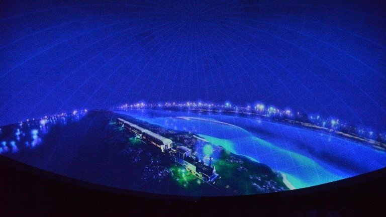 飛騨プラネタリウムで鑑賞できる映像作品「銀河鉄道の夜」の一コマ＝２０１６年６月撮影