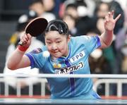 　女子シングルスで初優勝を果たした張本美和＝東京体育館