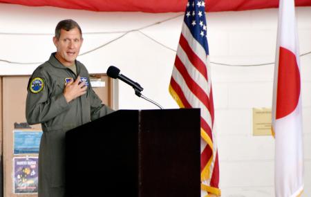 　米軍嘉手納基地の司令官に就任したジョン・ギャレモア准将＝１４日午前、沖縄県