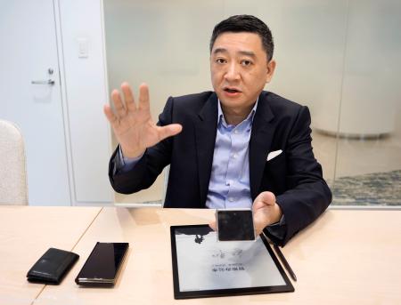 　インタビューに答えるアイフライテックの趙翔副社長