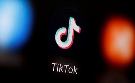 　スマートフォン画面に表示されたＴｉｋＴｏｋ（ティックトック）のロゴ＝２０２０年１月（ロイター＝共同）