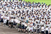 第１０８回全国高校野球選手権岐阜大会の開会式に臨む選手たち＝４日午前、岐阜市長良福光、ぎふしん長良川球場（撮影・堀尚人）