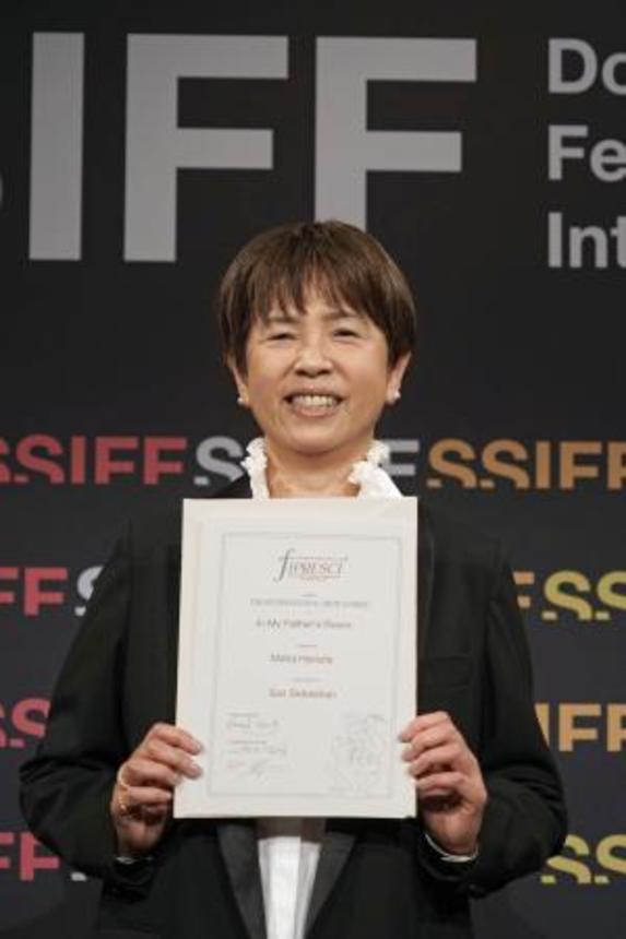　初監督作「無用の人」で国際批評家連盟賞を受賞した作家の原田マハさん＝２６日、スペイン・サンセバスチャン（（Ｃ）２０２６　映画「無用の人」製作委員会）