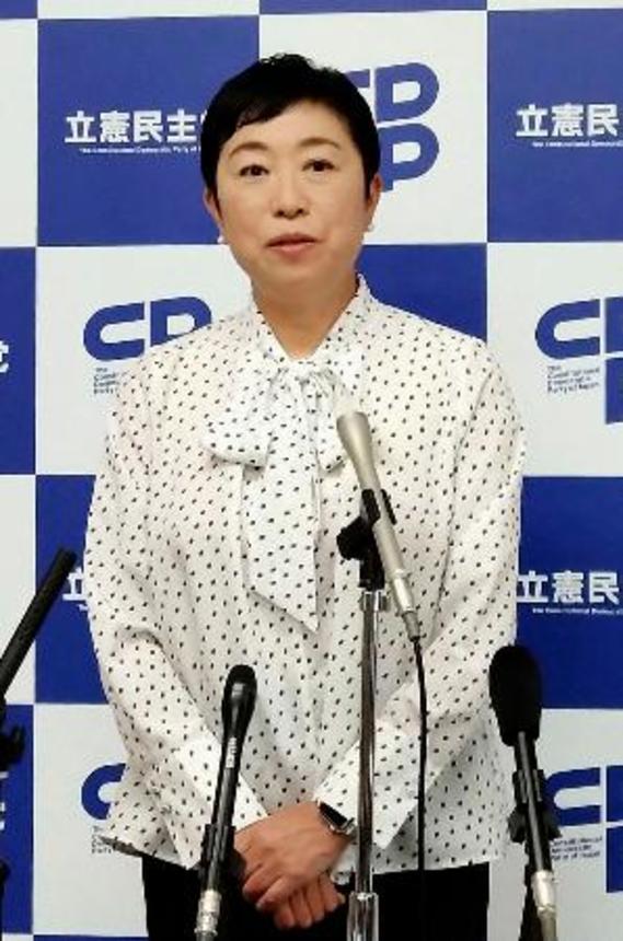 　記者会見する立憲民主党の辻元代表代行＝２日午前、国会
